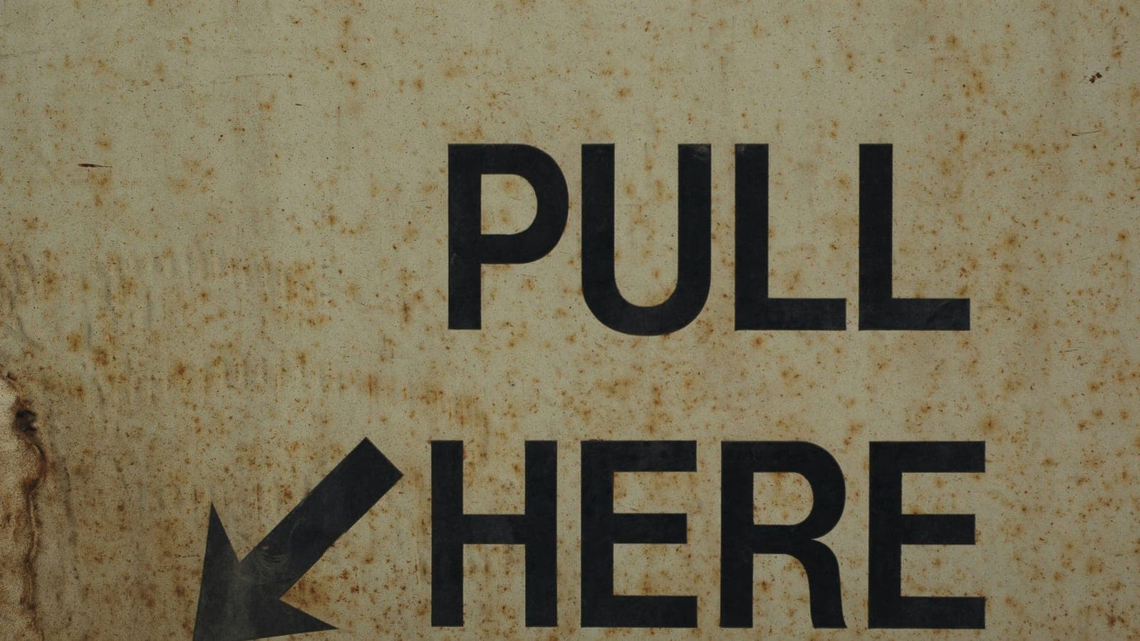 Black pull here sign
